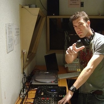 Eyes Closed (Disfunktion Radio Edit) (Armada House Vol. 4. 2012)