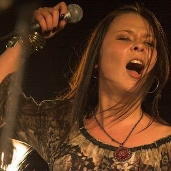 В горнице (2004)