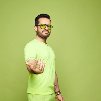 Ay Yuzlum (2015)